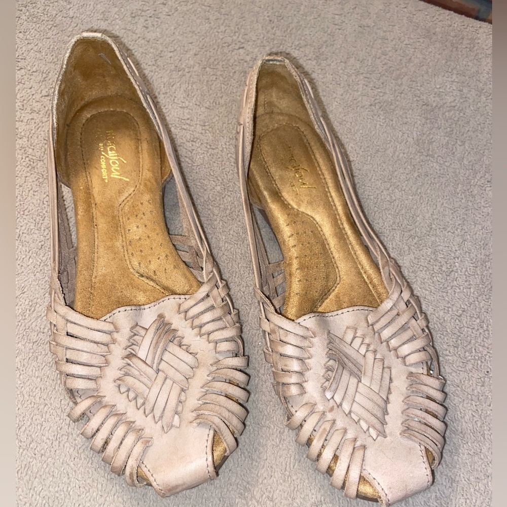 Natural Soul Women's Tan Woven Flats
